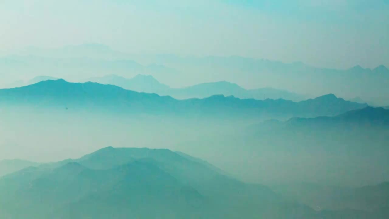 晨雾中的山峦视频素材