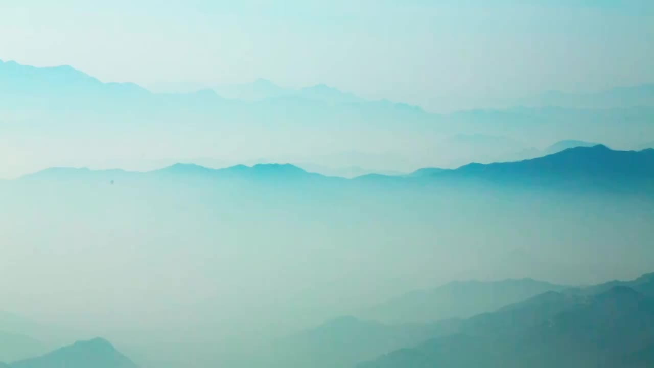 晨雾中的山峦视频素材