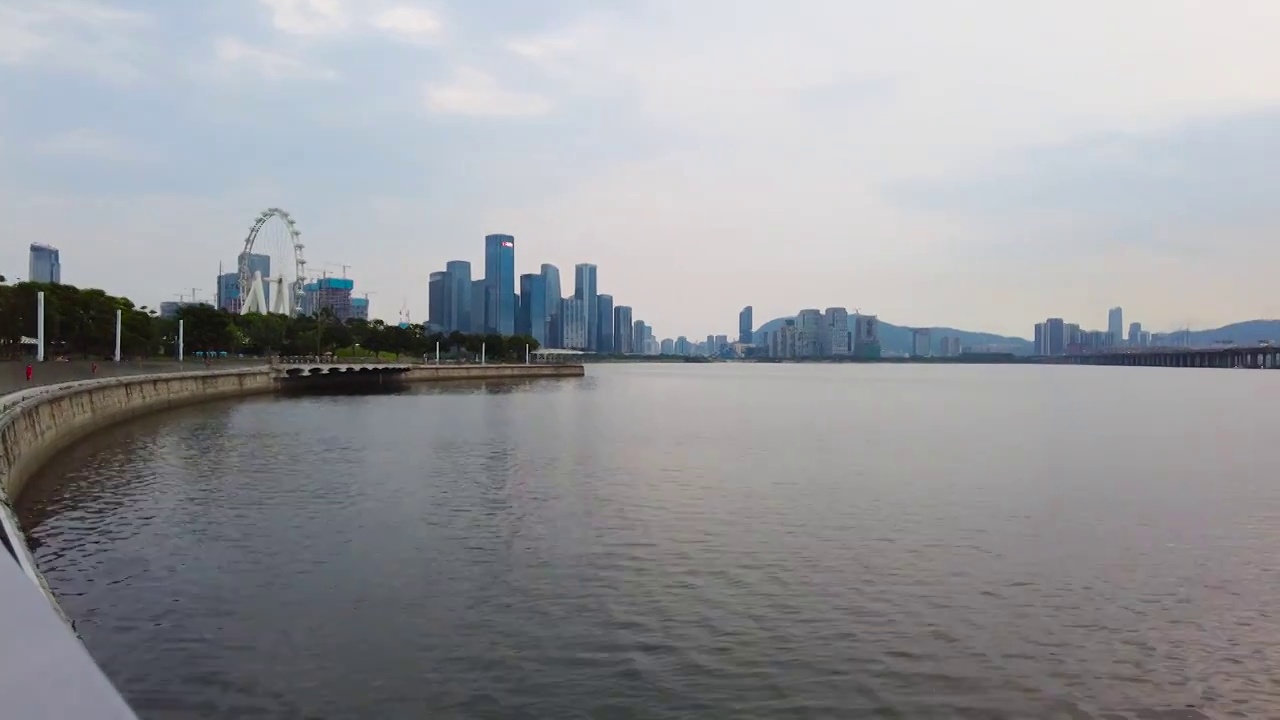 广东省深圳市宝安区欢乐港湾湾区之光摩天轮视频素材