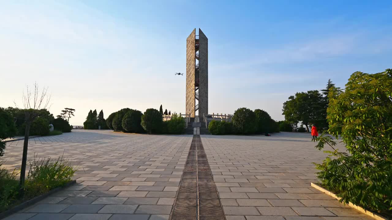 中国河南省郑州市黄河中下游分界线界碑延时风光视频素材