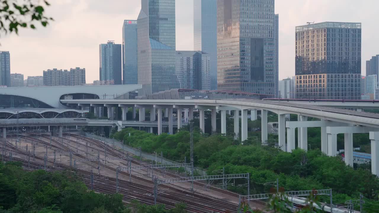 深圳北站高铁和地铁经过高架桥视频素材