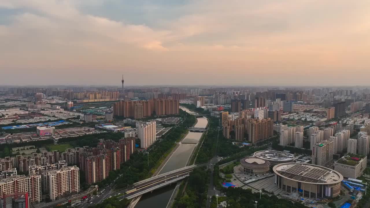 夏季白天郑州中原福塔城市天际线航拍风光视频素材