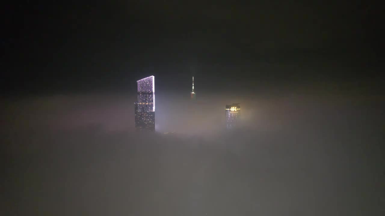 广州珠江新城夜景云雾航拍视频素材