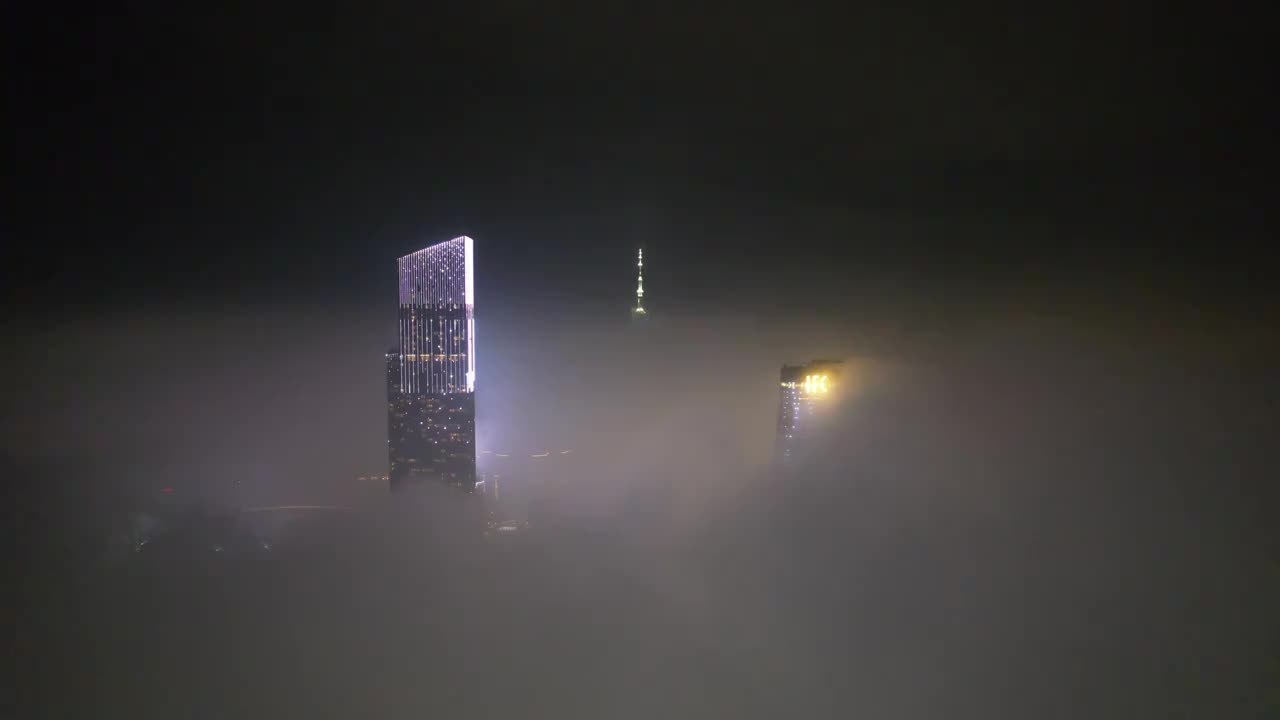 广州珠江新城夜景云雾航拍视频素材