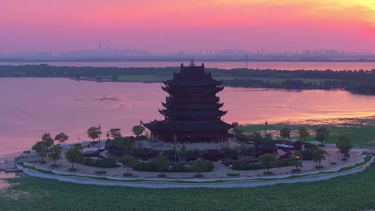 苏州园区阳澄湖半岛重元寺日落晚霞航拍视频素材