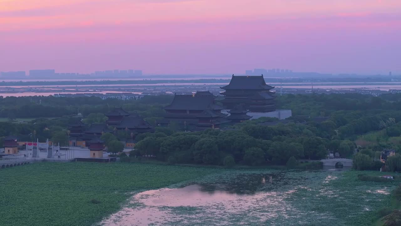 苏州园区阳澄湖半岛重元寺日落晚霞航拍视频素材