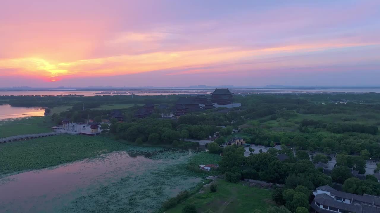 苏州园区阳澄湖半岛重元寺日落晚霞航拍视频素材