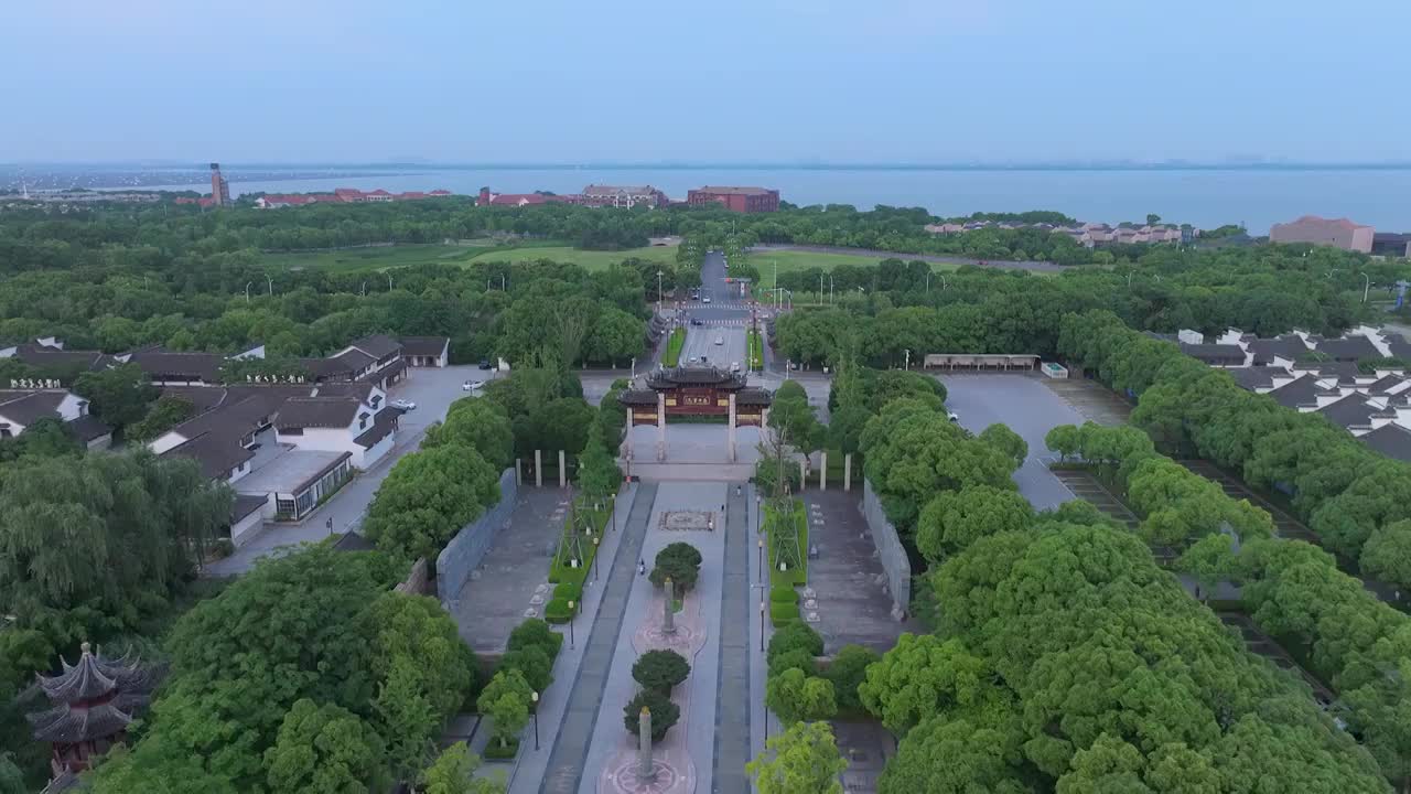 苏州园区阳澄湖半岛重元寺日落晚霞航拍视频素材