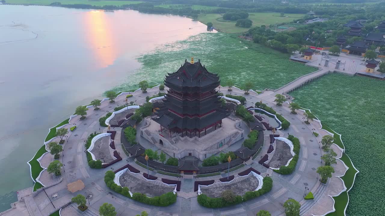 苏州园区阳澄湖半岛重元寺日落晚霞航拍视频素材