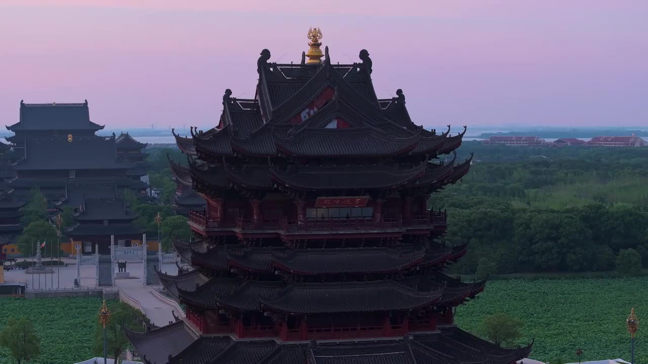 苏州园区阳澄湖半岛重元寺日落晚霞航拍视频素材