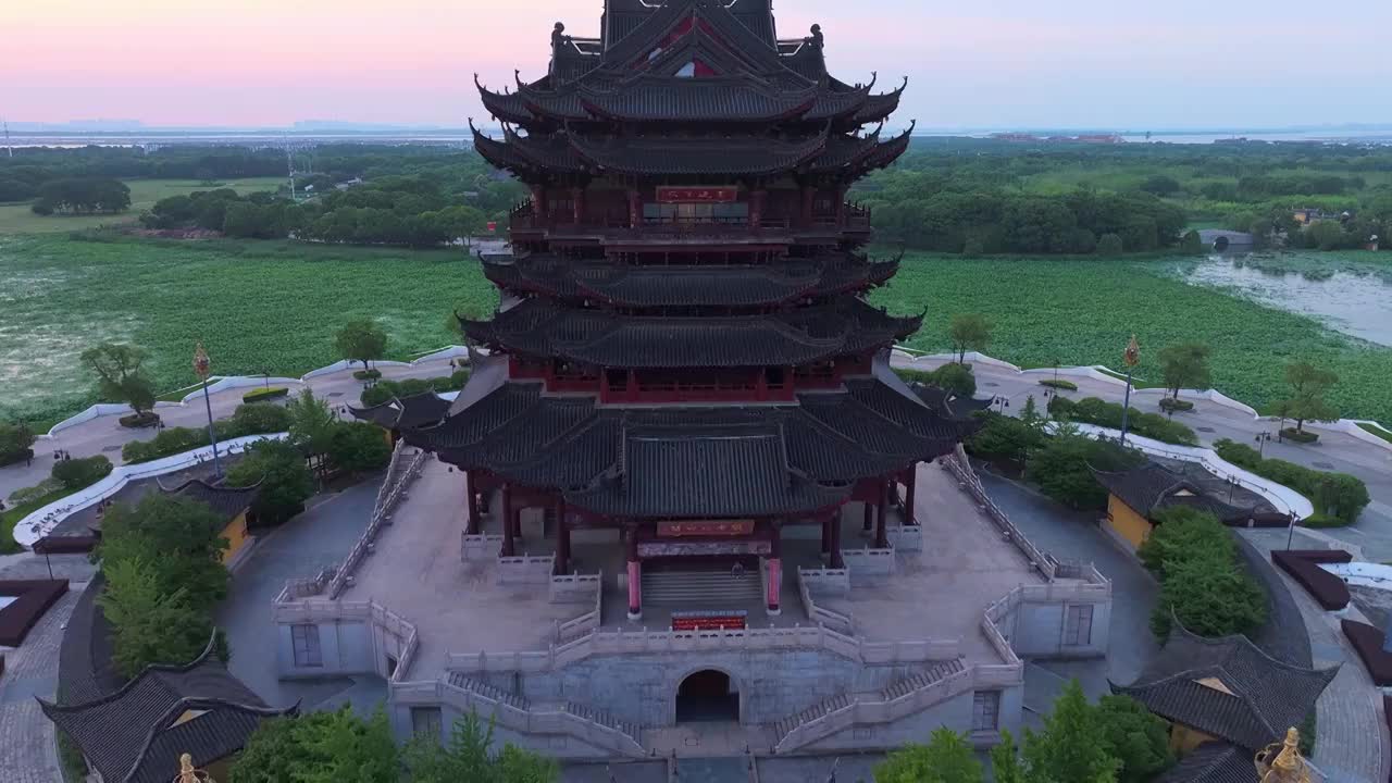 苏州园区阳澄湖半岛重元寺日落晚霞航拍视频素材