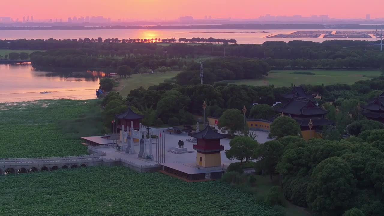 苏州园区阳澄湖半岛重元寺日落晚霞航拍视频素材