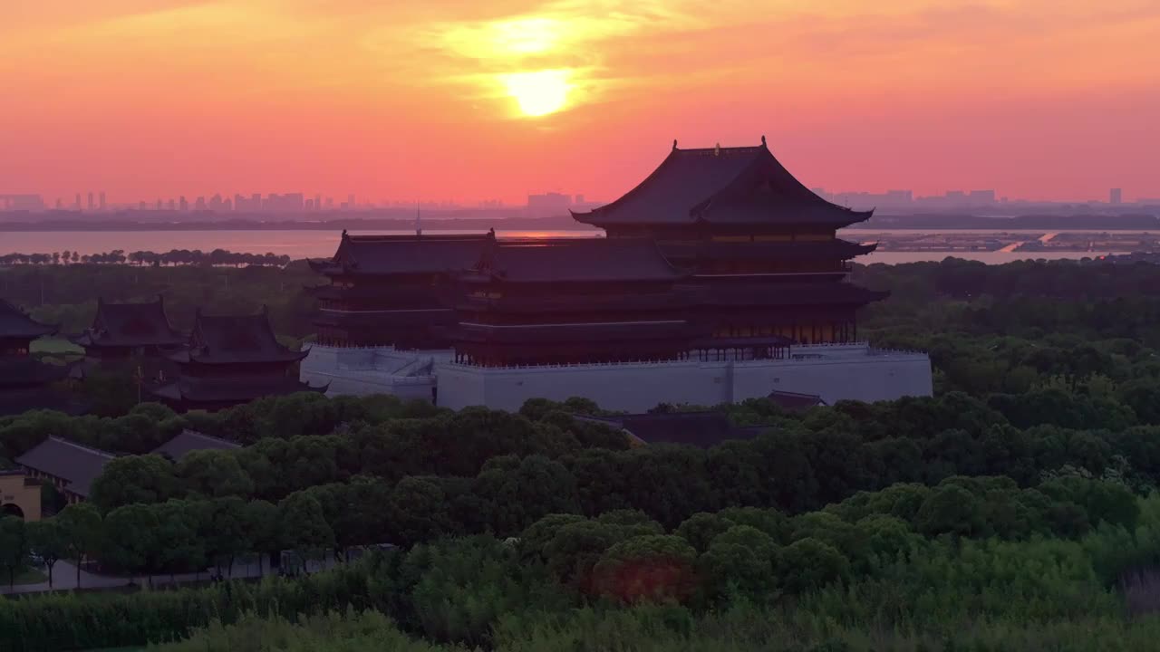 苏州园区阳澄湖半岛重元寺日落晚霞航拍视频素材