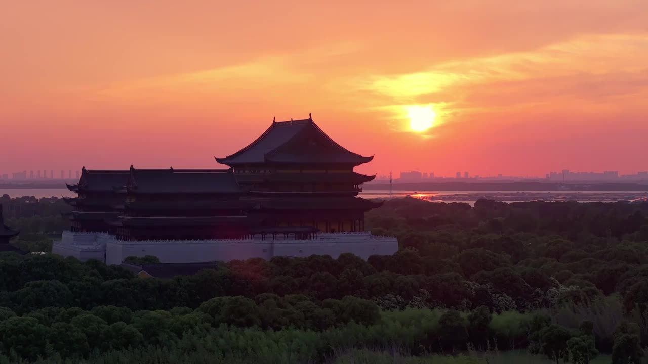 苏州园区阳澄湖半岛重元寺日落晚霞航拍视频素材