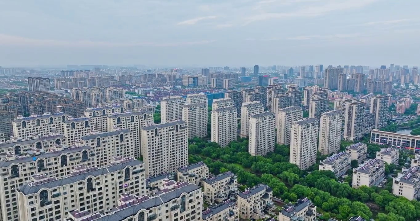 航拍中国浙江城市天际线景观在日落时视频素材