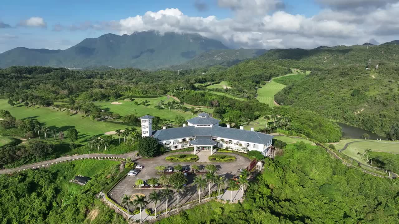 广东省深圳市大鹏新区南澳世纪海景高尔夫球会度假别墅航拍视频素材