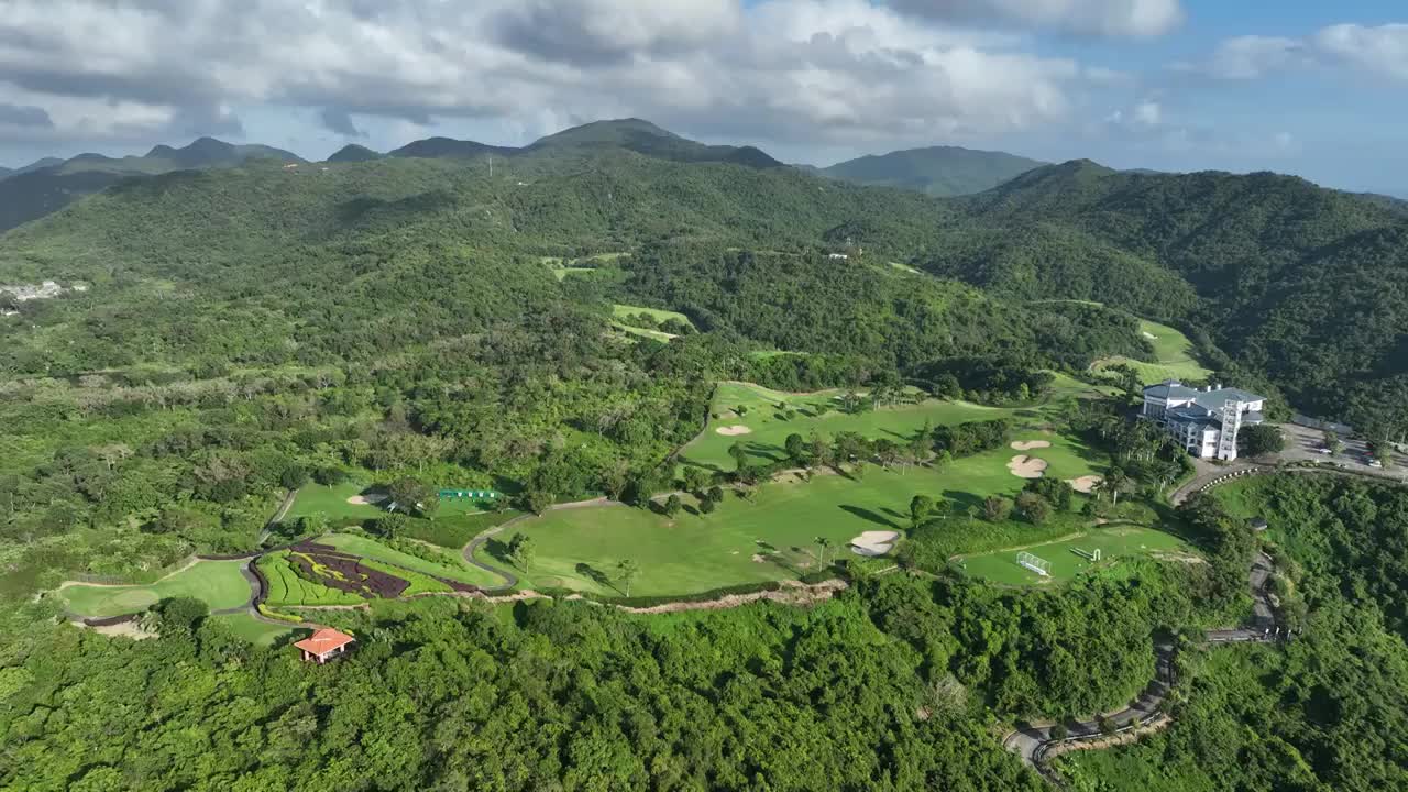 广东省深圳市大鹏新区南澳世纪海景高尔夫球会度假别墅航拍视频素材