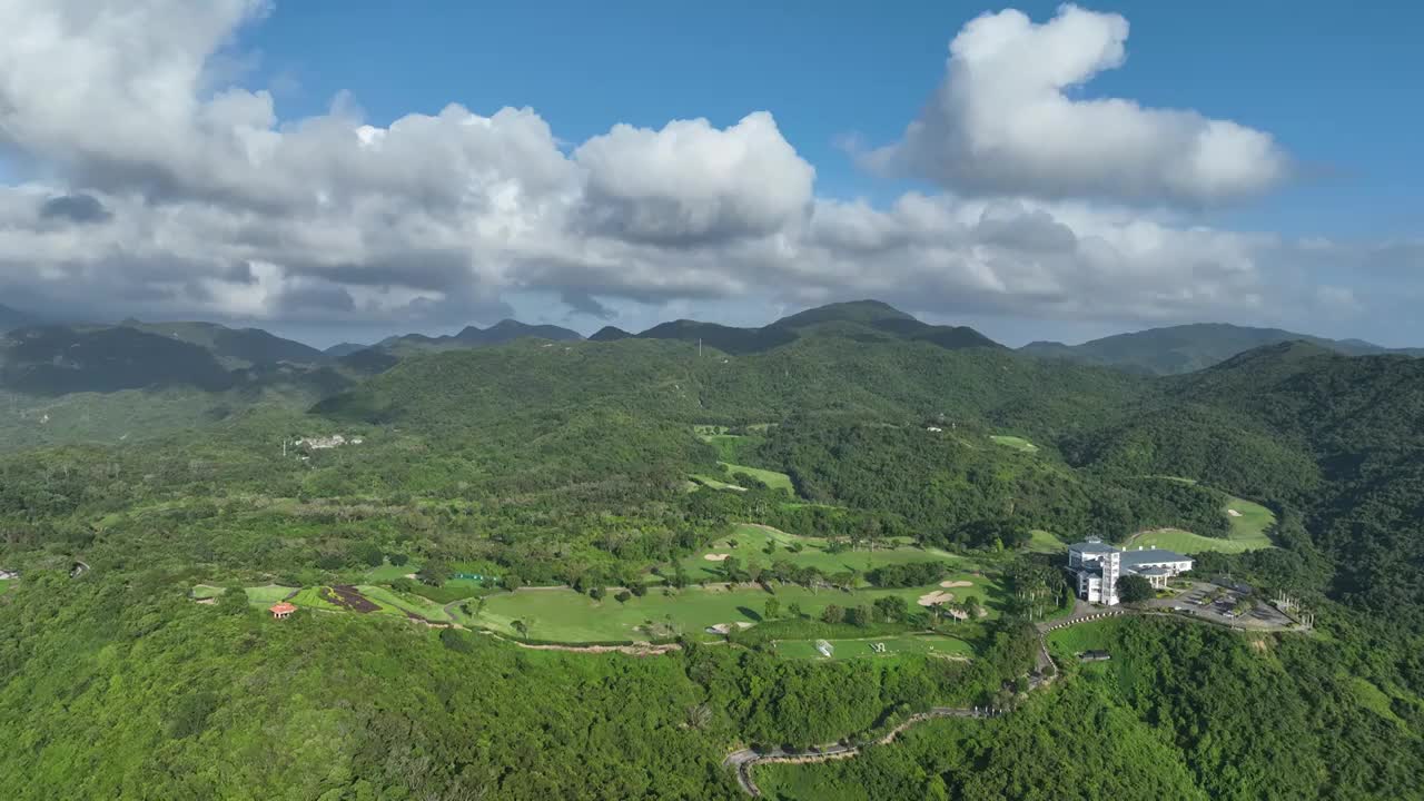 广东省深圳市大鹏新区南澳世纪海景高尔夫球会度假别墅航拍视频素材