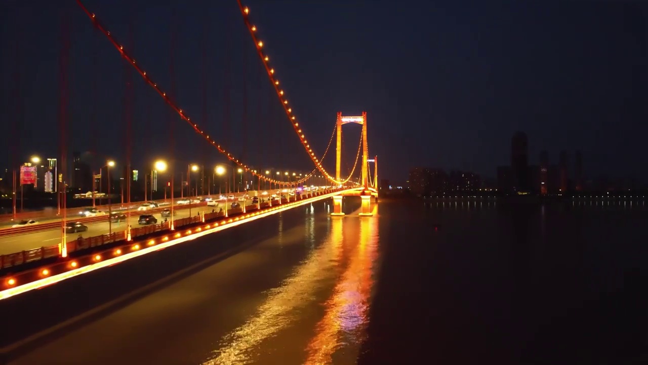 湖北武汉鹦鹉洲大桥夜景航拍视频素材