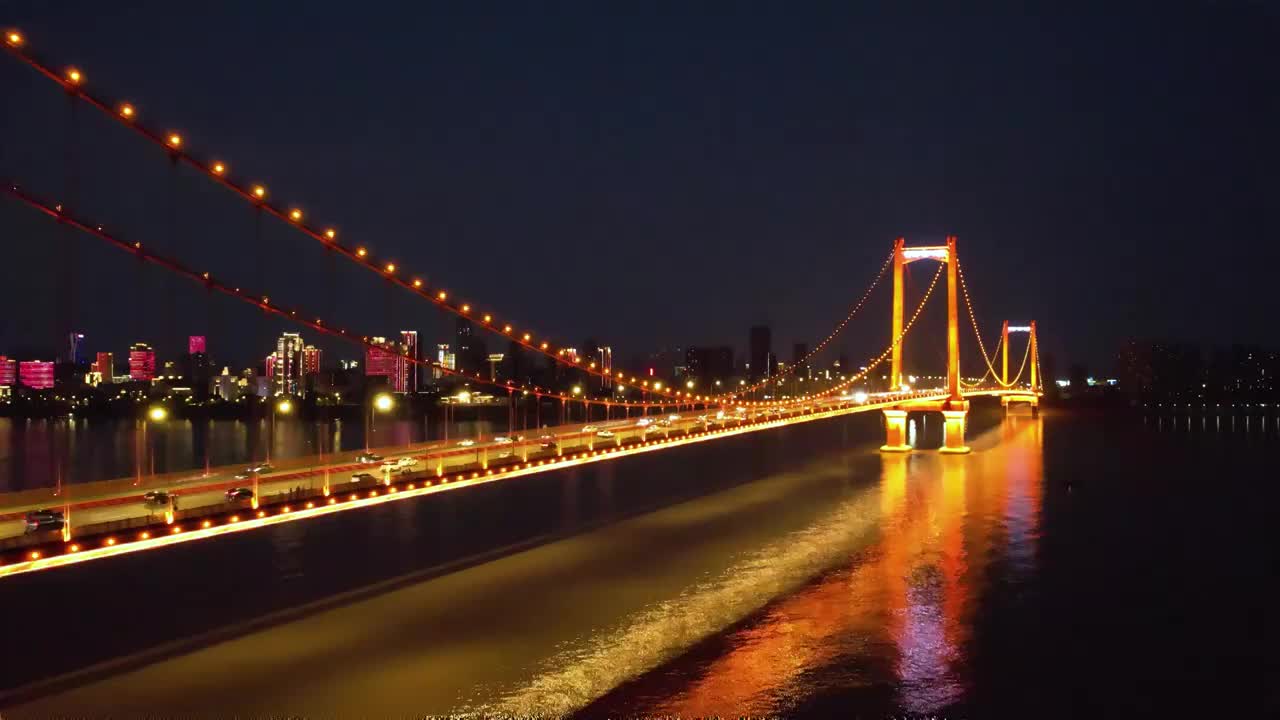 湖北武汉鹦鹉洲大桥夜景航拍视频素材