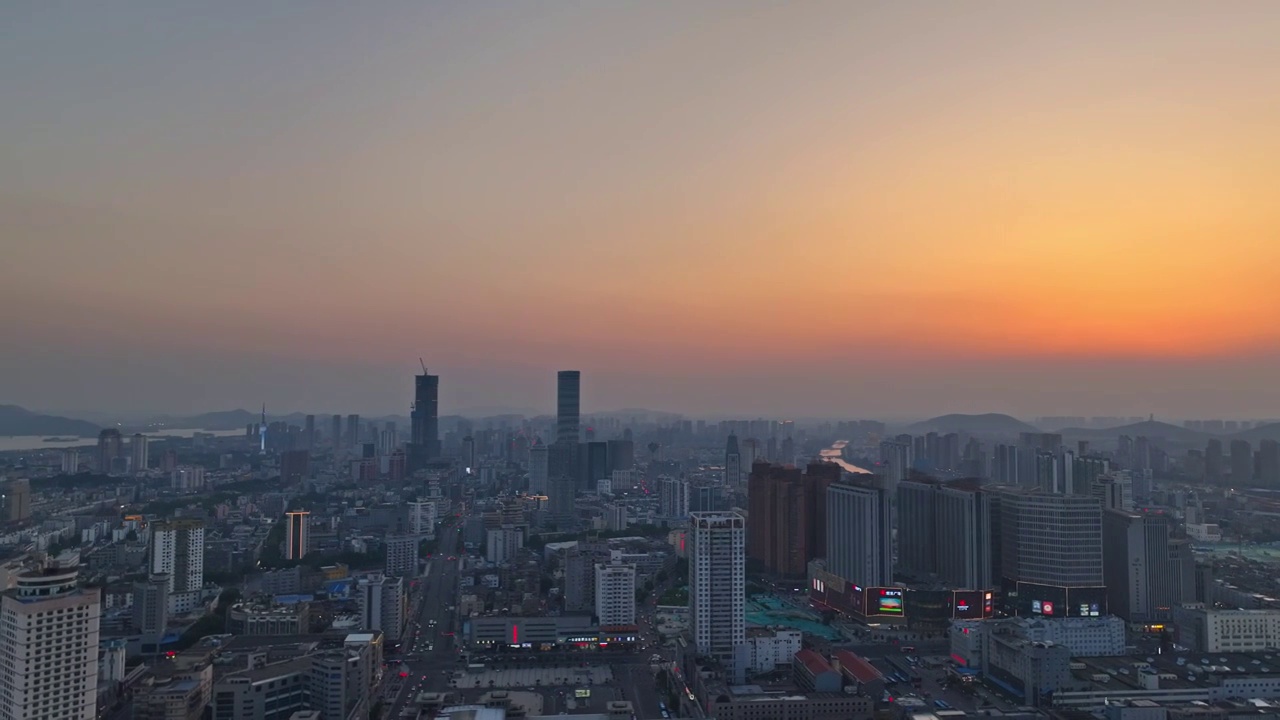 徐州市主城区夕阳下全景 苏宁广场 德基广场 香榭丽花园视频素材