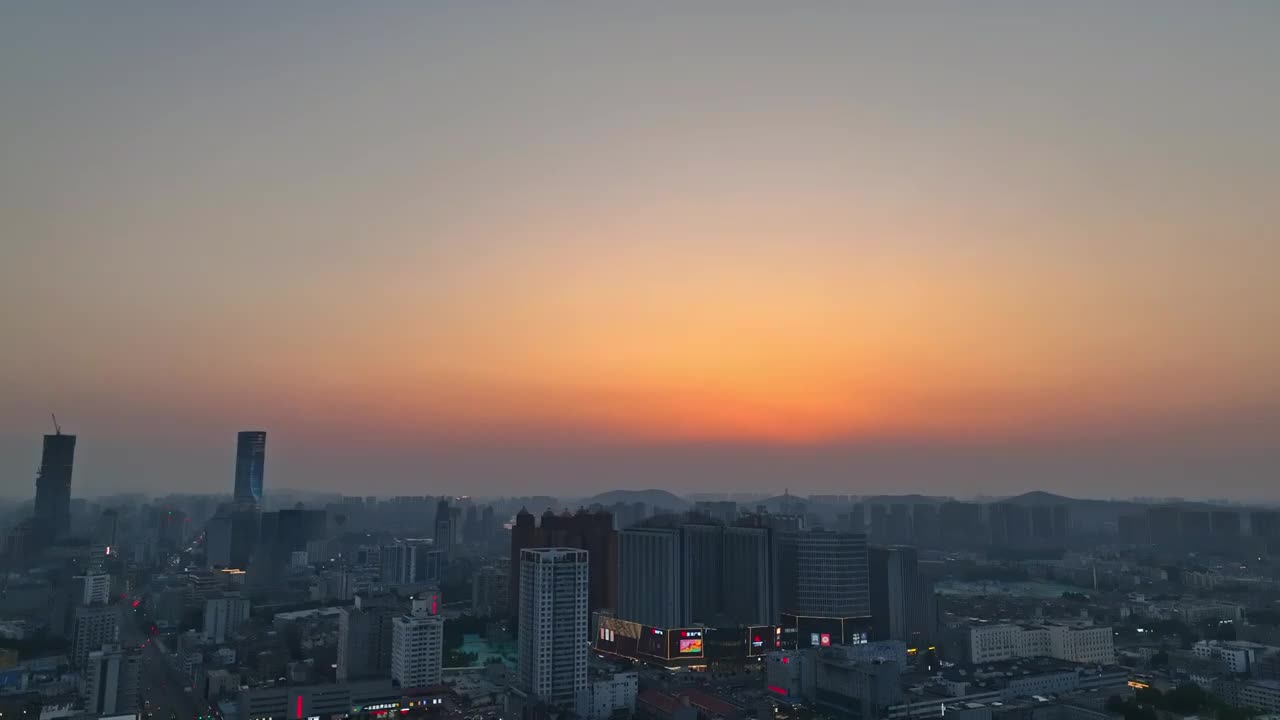 徐州市主城区夕阳下全景 苏宁广场 德基广场 香榭丽花园视频素材