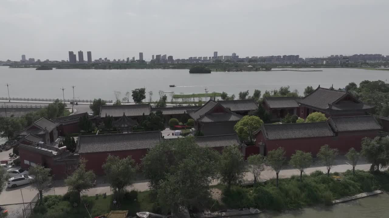 环绕航拍周口淮阳龙湖画卦台景区 色彩模式 d-log m视频素材