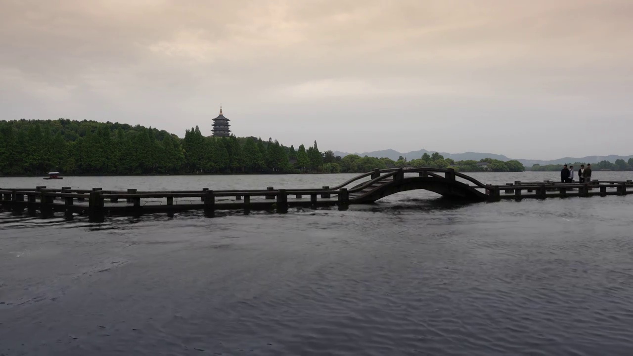 清晨的雷峰塔视频素材