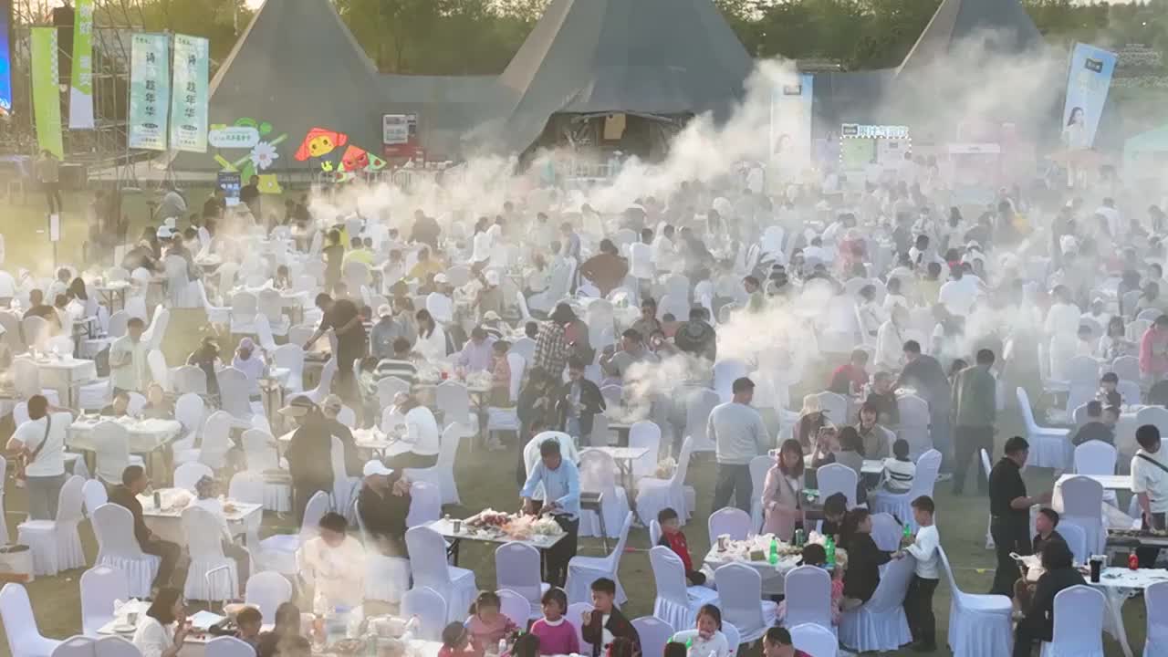 江苏淮安白马湖度假区五一露营烧烤节视频素材