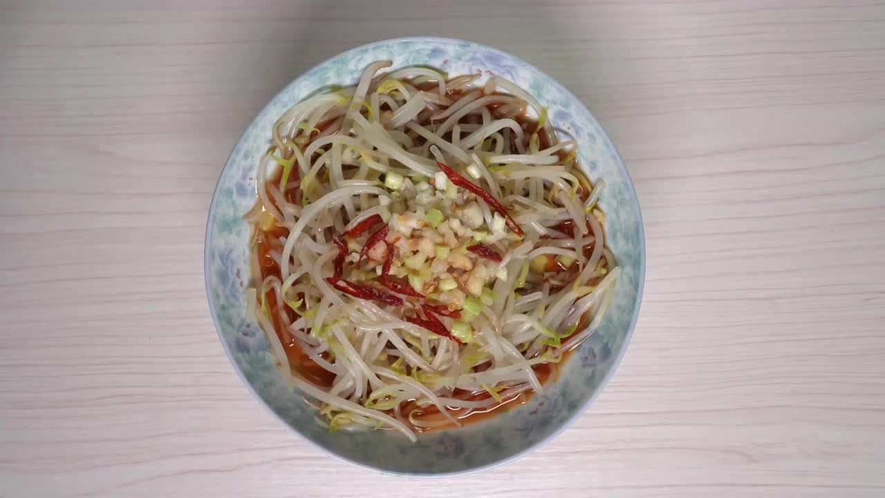 美食家常菜凉菜凉拌豆芽视频素材