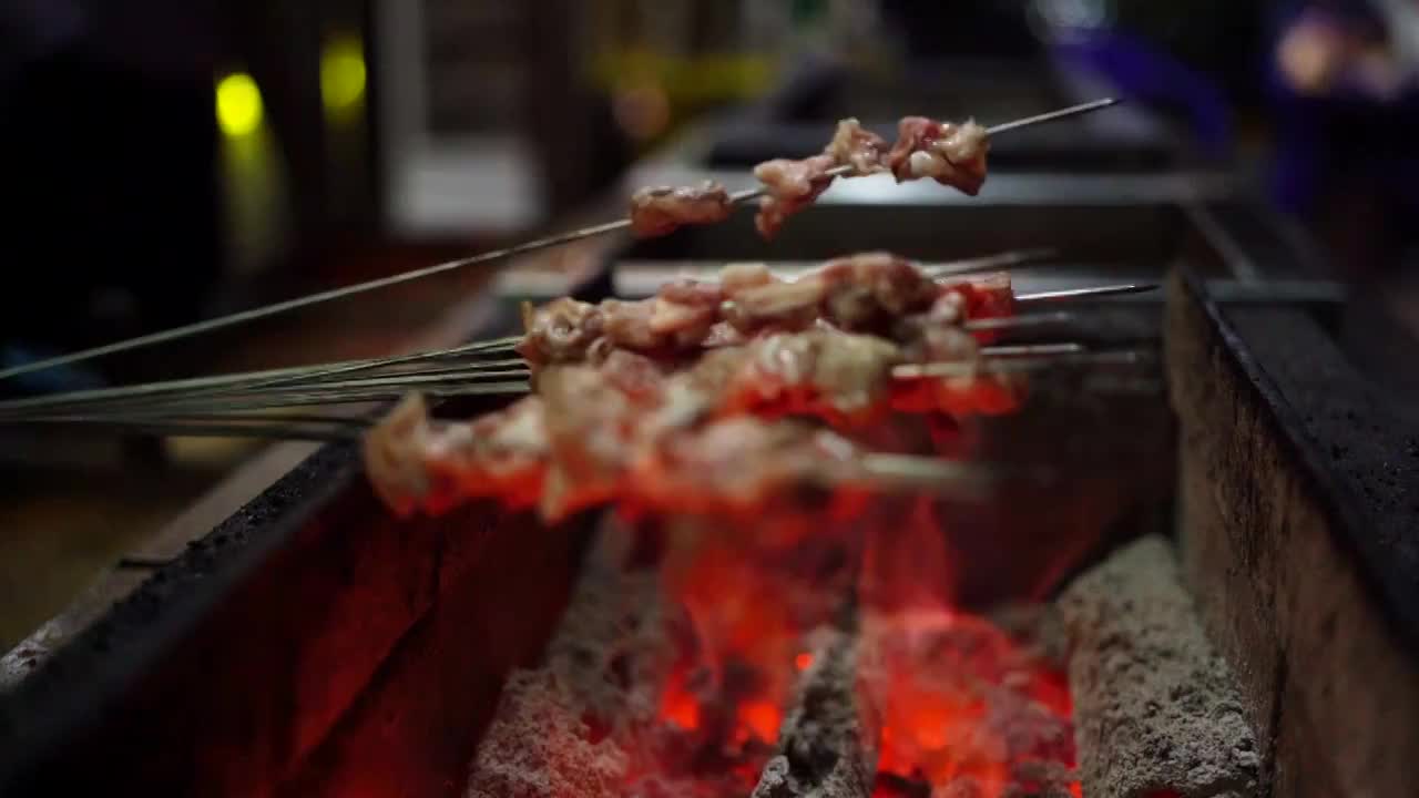 美食 烧烤 烤羊肉串 碳火烤串 美味视频素材