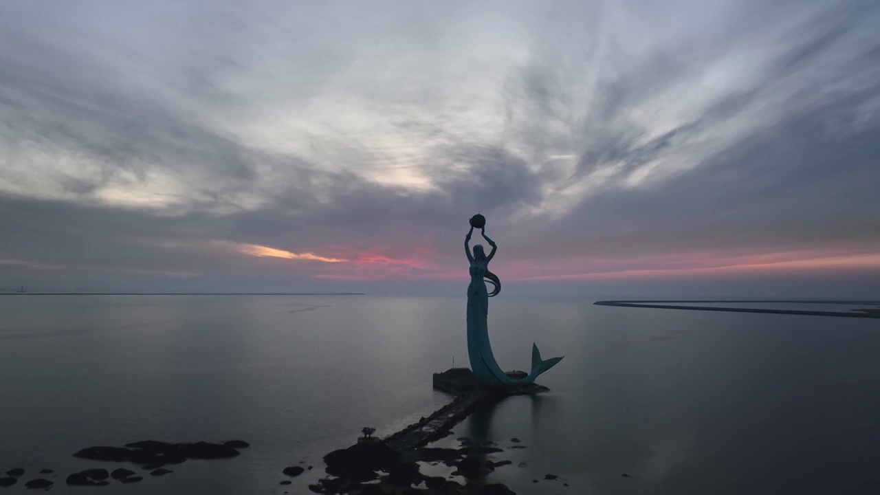 中国辽宁营口鲅鱼圈山海广场落日晚霞视频素材