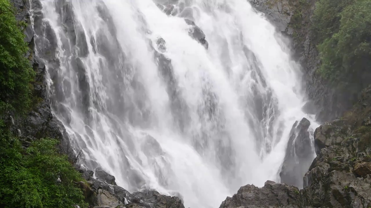 贵州凉都六盘水滴水岩瀑布视频素材