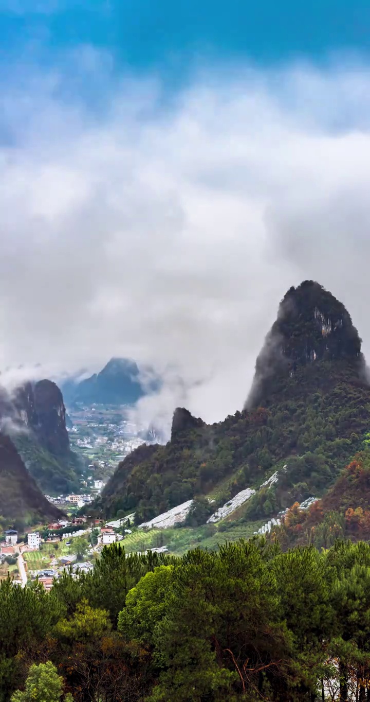 阳朔大岭头奇峰云雾视频素材画面1