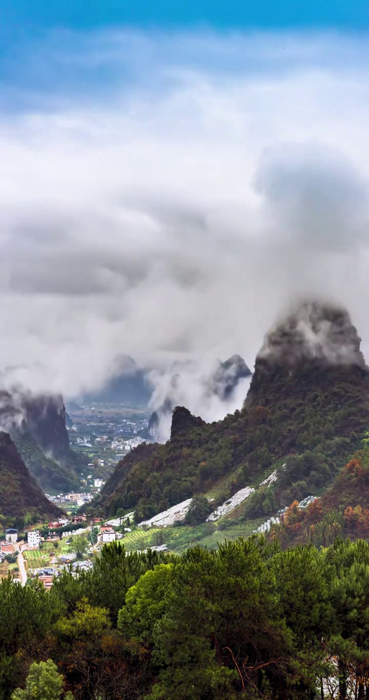阳朔大岭头奇峰云雾视频素材画面2