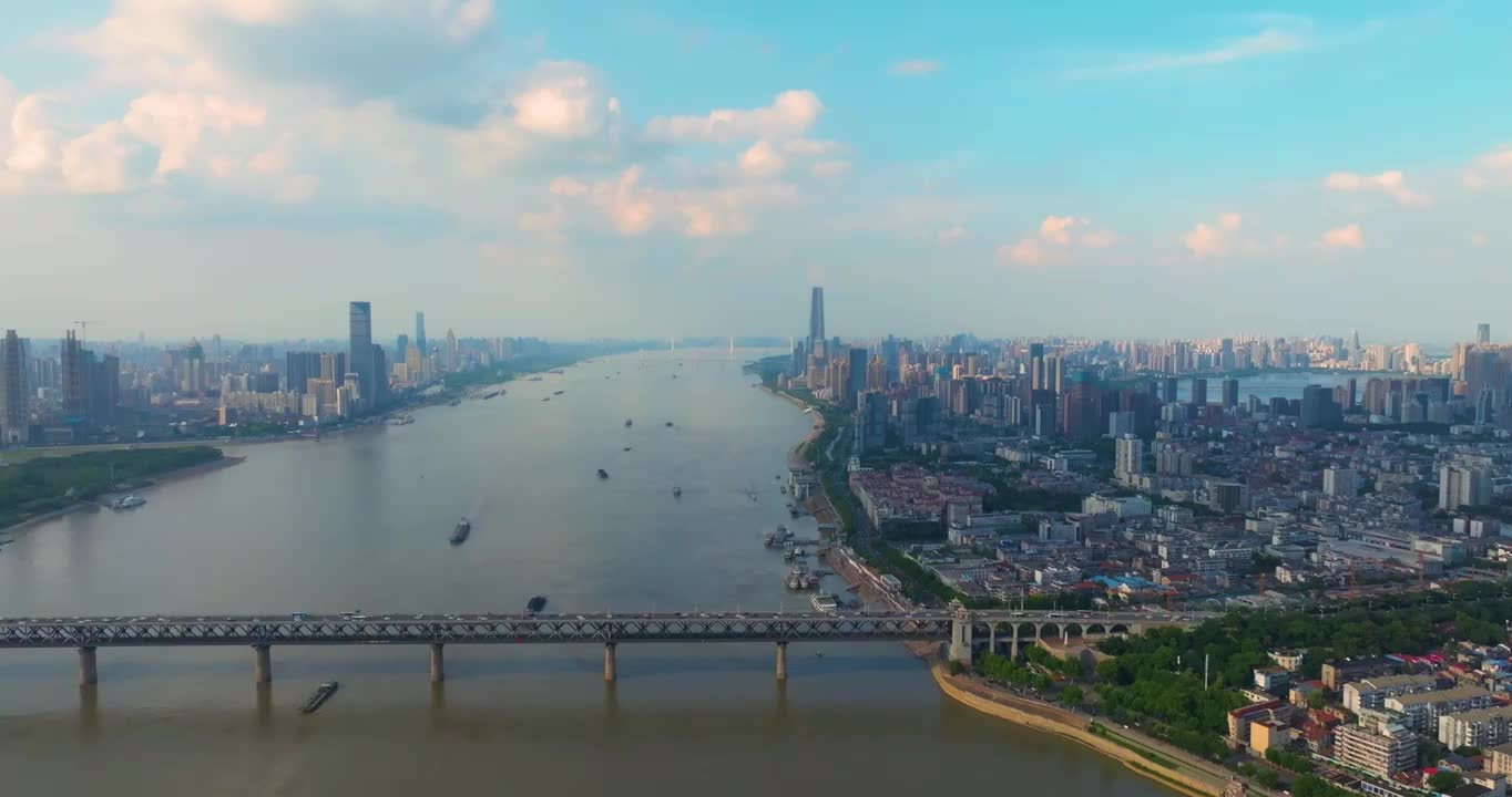 武汉夏日城市地标天际线风光视频素材