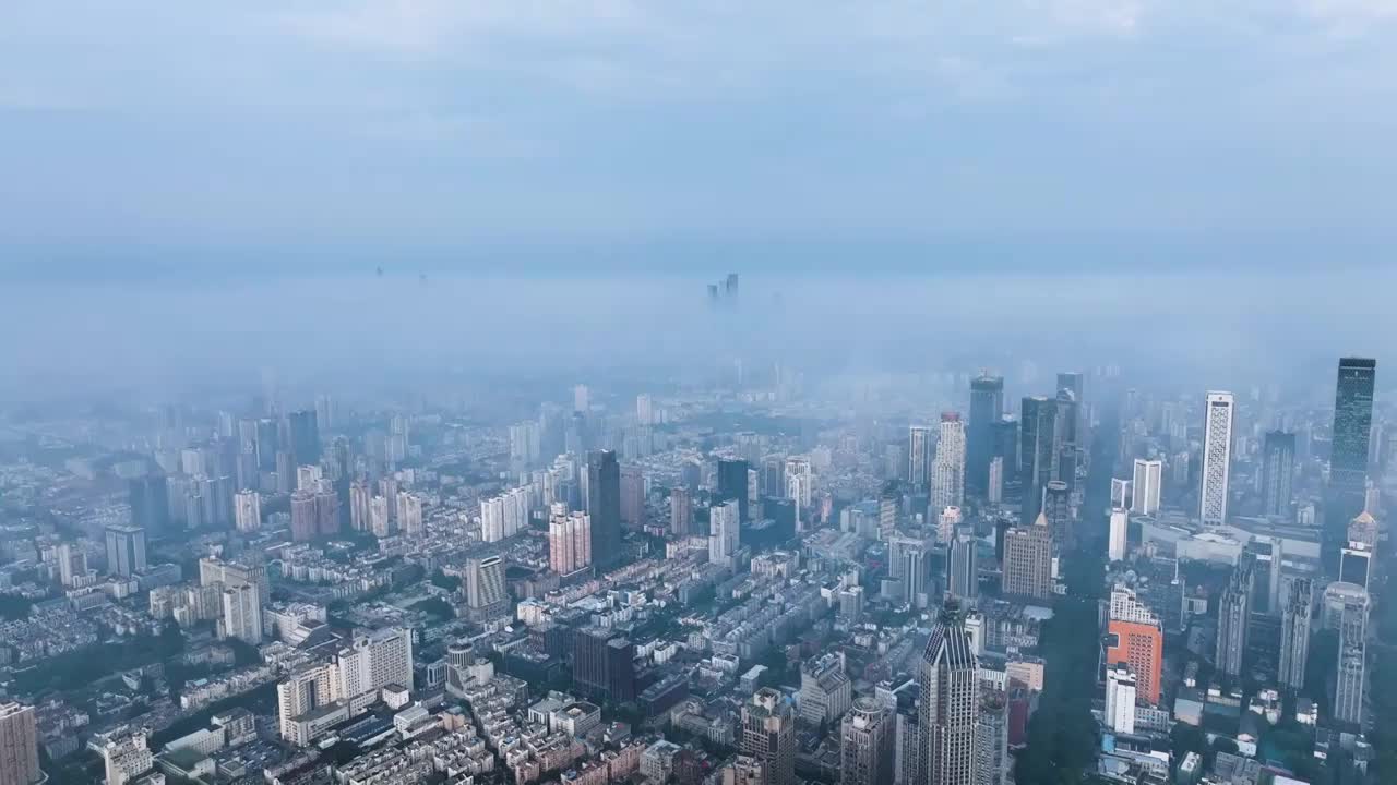 航拍南京市区日出晨雾视频素材