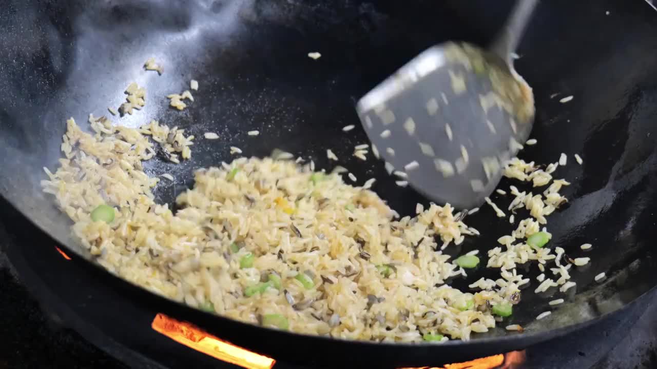 实拍炒饭 中式炒饭 蛋炒饭视频素材