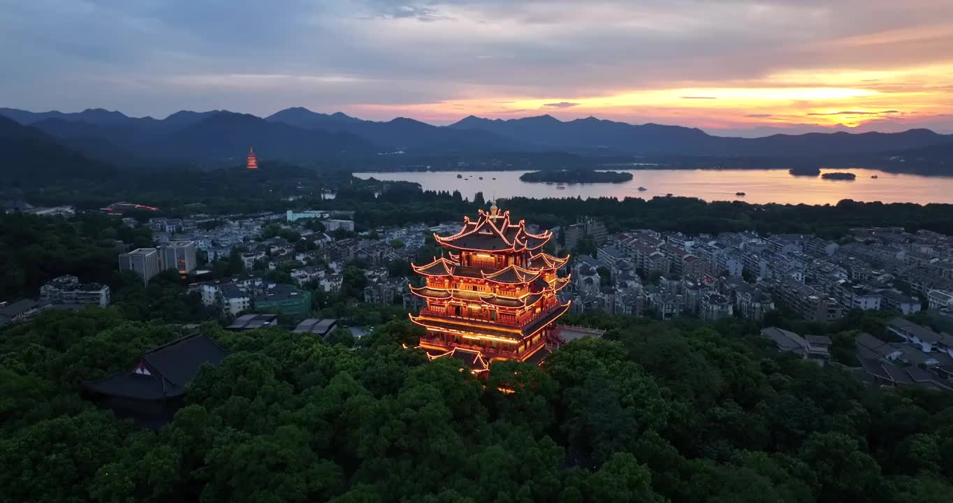 夕阳下的杭州城隍阁视频素材