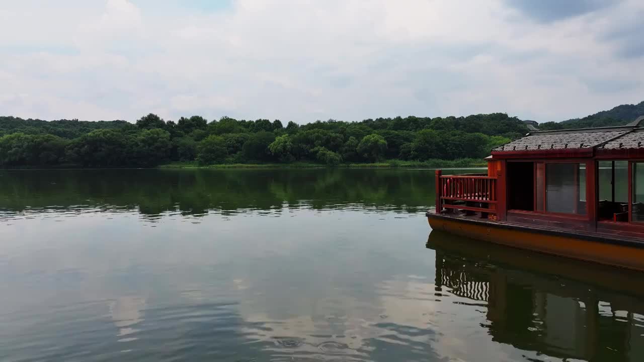 中国杭州西湖风景名胜区游船视频素材