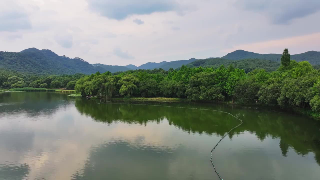 航拍杭州西湖名胜风景区茅家埠视频素材