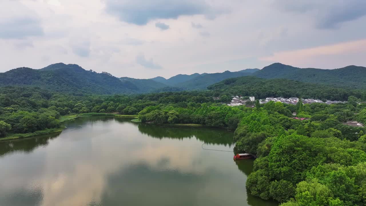 航拍杭州西湖名胜风景区茅家埠视频素材