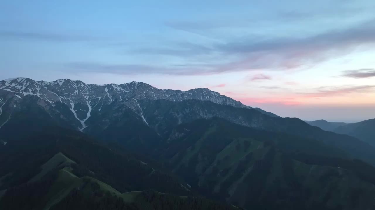 新疆基建交通果子沟大桥日落雪山大桥视频素材