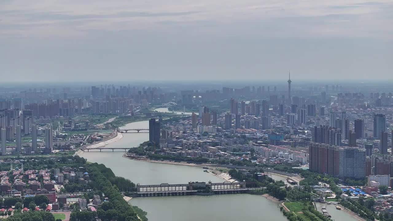 高视角中长焦航拍周口西城区沙颍河城市大景视频素材