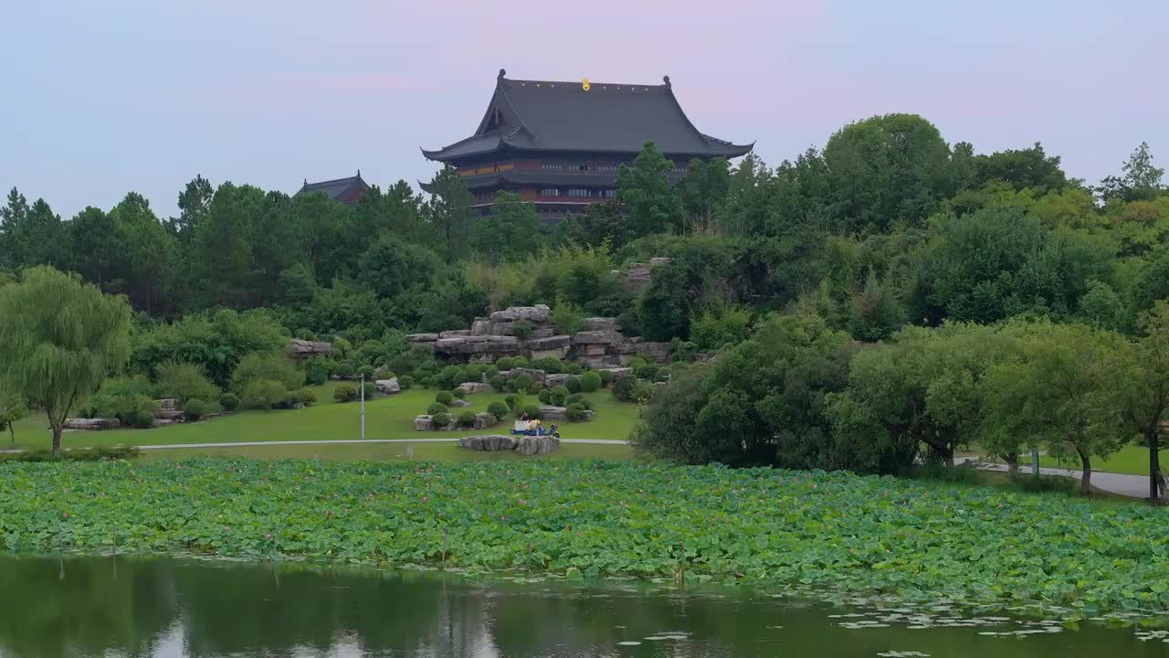 苏州园区阳澄湖半岛重元寺与莲池湖公园视频素材