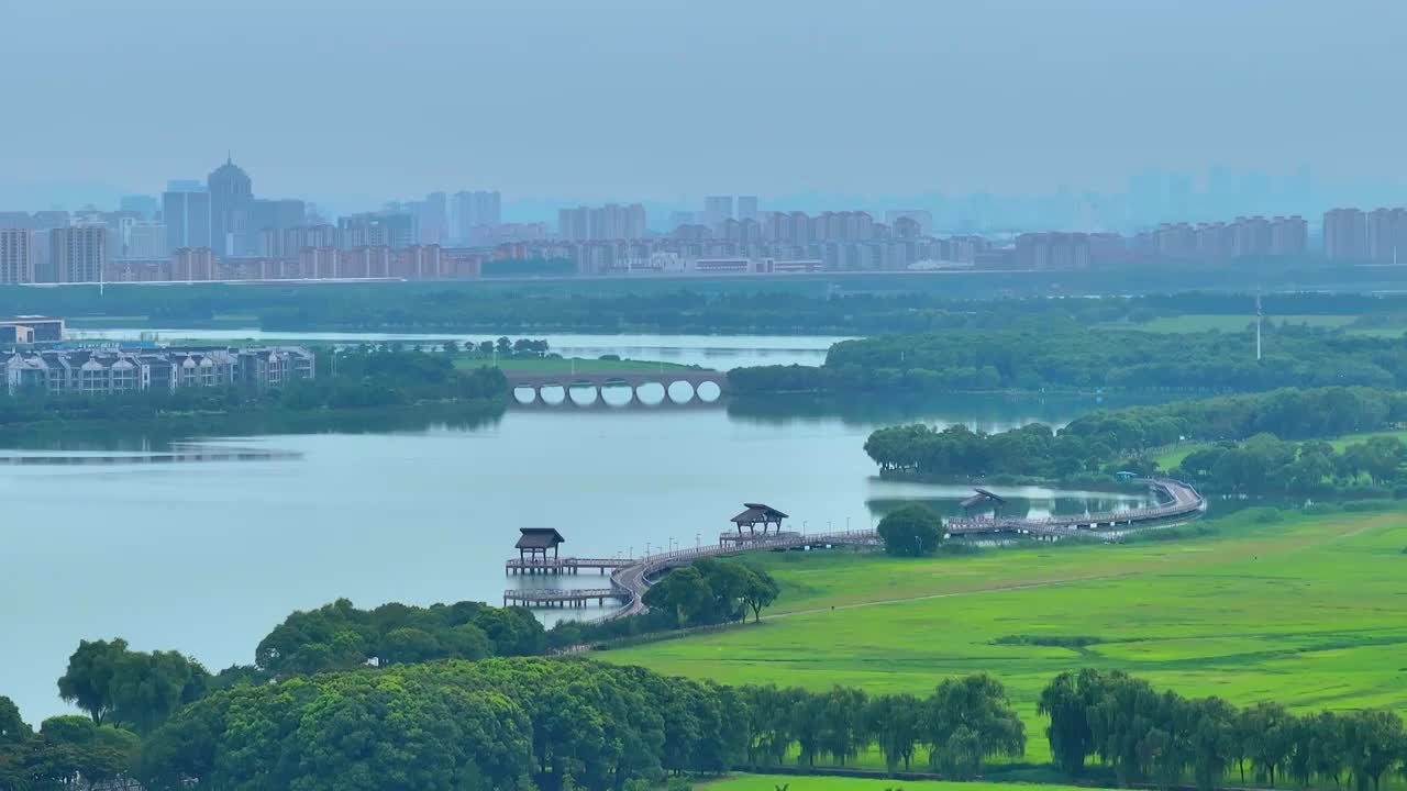 苏州园区阳澄湖半岛重元寺与莲池湖公园视频素材