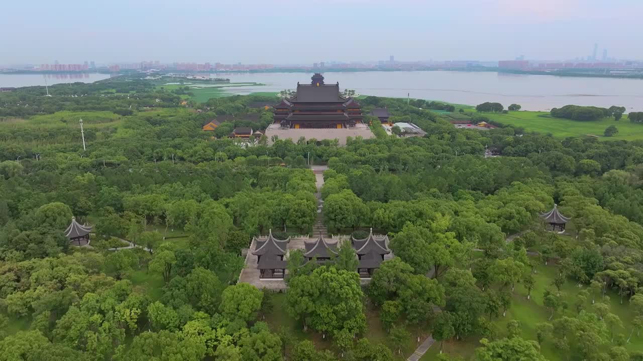 苏州园区阳澄湖半岛重元寺与莲池湖公园视频素材