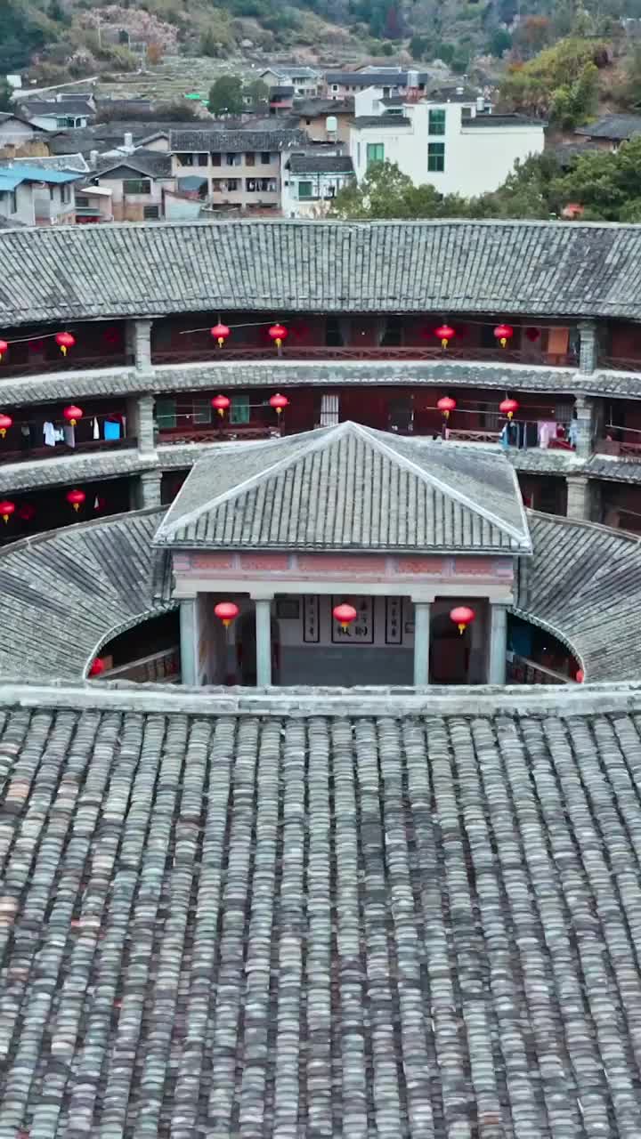 永定土楼，福建土楼群，洪坑土楼，土楼的航拍视角视频素材