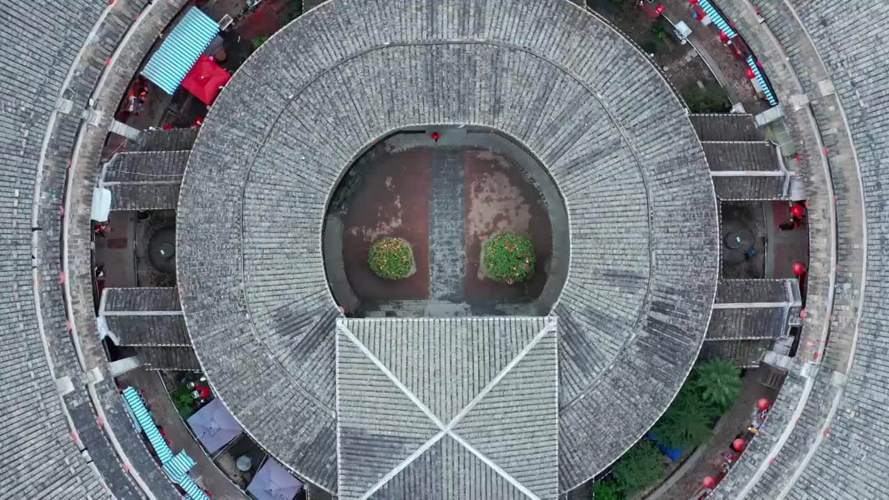 永定土楼，福建土楼群，洪坑土楼，土楼的航拍视角视频素材