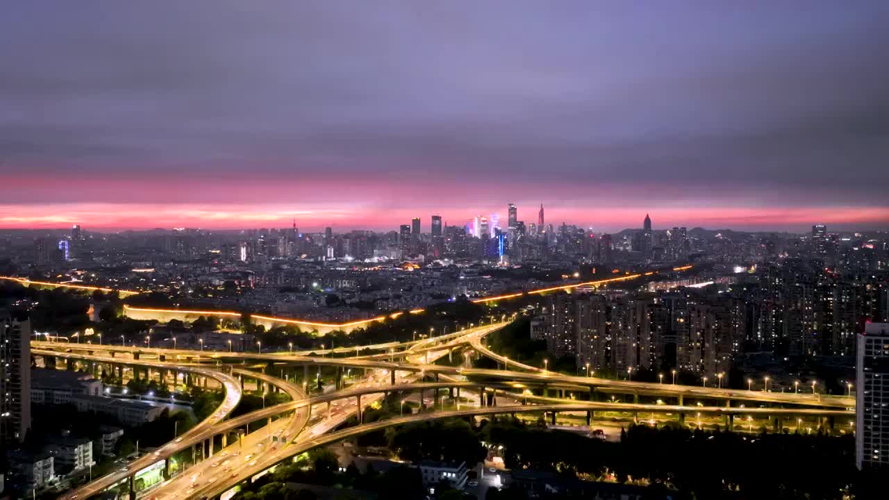 南京内环东线双桥门立交桥的车流夜景延时视频视频素材